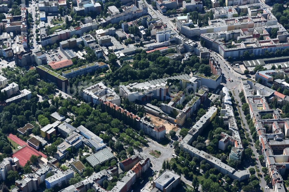 Berlin von oben - Baustelle mit Erschließungs - und Aufschüttungs- Arbeiten an der Koloniestraße 11 im Stadtteil Wedding in Berlin