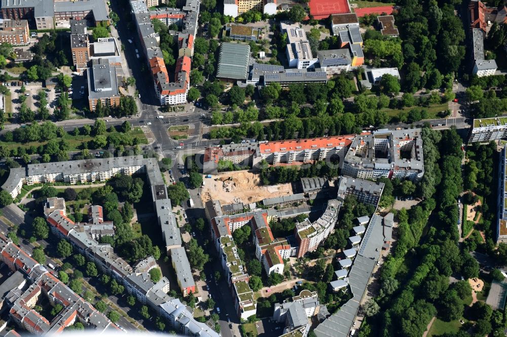 Berlin aus der Vogelperspektive: Baustelle mit Erschließungs - und Aufschüttungs- Arbeiten an der Koloniestraße 11 im Stadtteil Wedding in Berlin