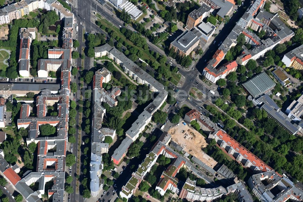 Luftbild Berlin - Baustelle mit Erschließungs - und Aufschüttungs- Arbeiten an der Koloniestraße 11 im Stadtteil Wedding in Berlin