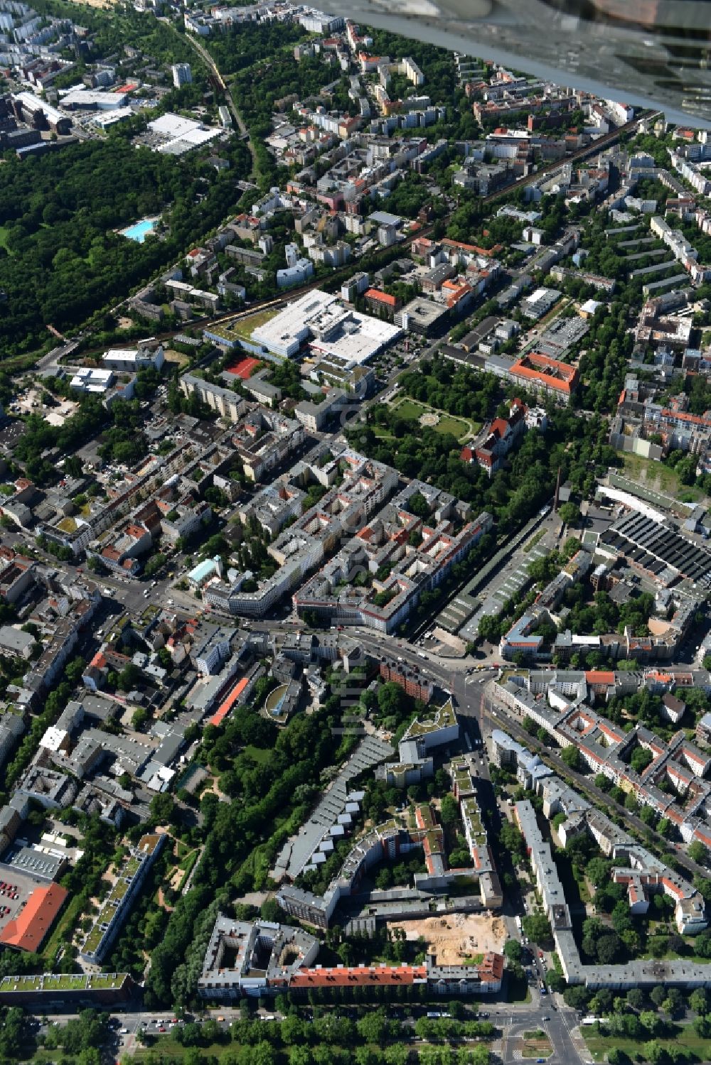 Berlin von oben - Baustelle mit Erschließungs - und Aufschüttungs- Arbeiten an der Koloniestraße 11 im Stadtteil Wedding in Berlin