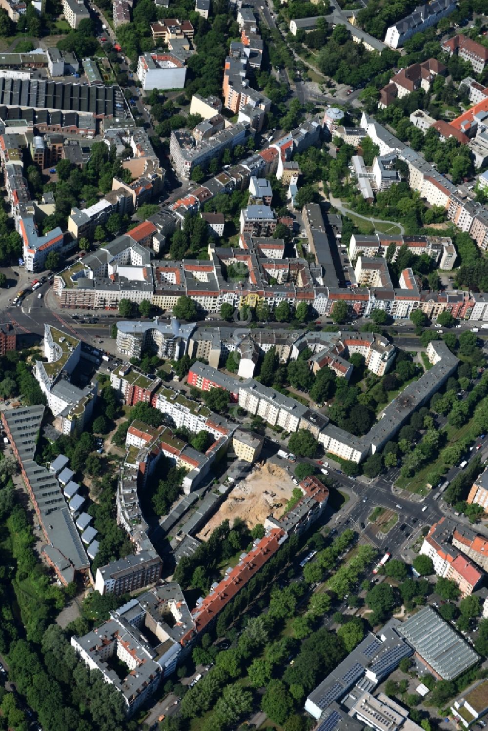 Berlin von oben - Baustelle mit Erschließungs - und Aufschüttungs- Arbeiten an der Koloniestraße 11 im Stadtteil Wedding in Berlin