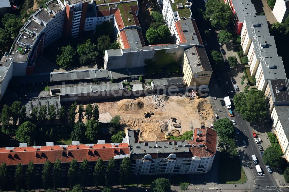 Berlin aus der Vogelperspektive: Baustelle mit Erschließungs - und Aufschüttungs- Arbeiten an der Koloniestraße 11 im Stadtteil Wedding in Berlin