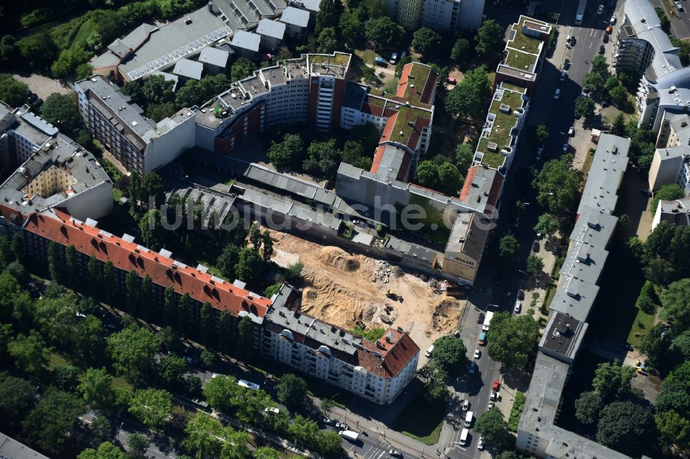 Luftbild Berlin - Baustelle mit Erschließungs - und Aufschüttungs- Arbeiten an der Koloniestraße 11 im Stadtteil Wedding in Berlin