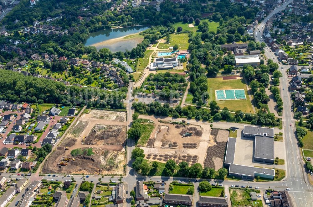 Luftaufnahme Kamp-Lintfort - Baustelle mit Erschließungs - und Aufschüttungs- Arbeiten am Ligusterweg - Bertastraße im Ortsteil Niersenbruch in Kamp-Lintfort im Bundesland Nordrhein-Westfalen, Deutschland