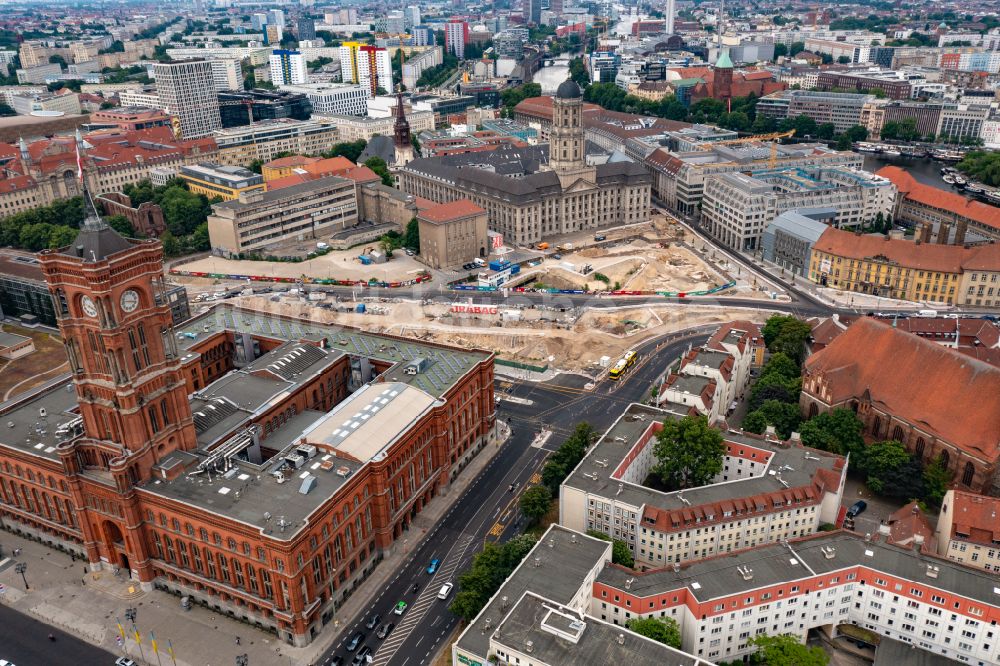 Berlin aus der Vogelperspektive: Baustelle mit Erschließungs - und Aufschüttungs- Arbeiten am Molkenmarkt entlang der Grunerstraße im Ortsteil Mitte in Berlin, Deutschland