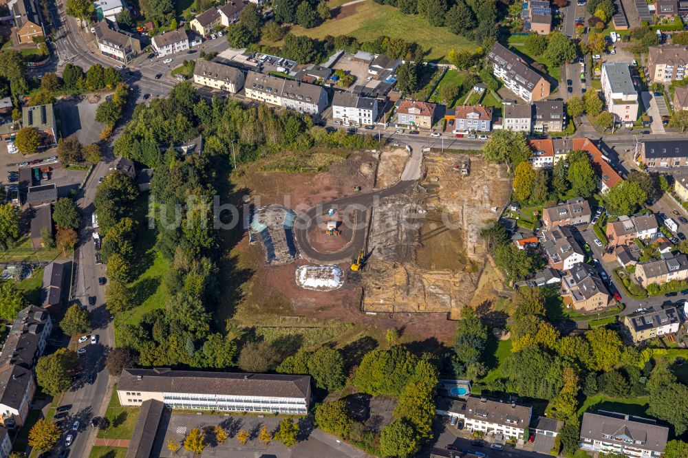 Essen aus der Vogelperspektive: Baustelle mit Erschließungs - und Aufschüttungs- Arbeiten für neues Stadtquartier Quartier der Generationen in Essen im Bundesland Nordrhein-Westfalen, Deutschland