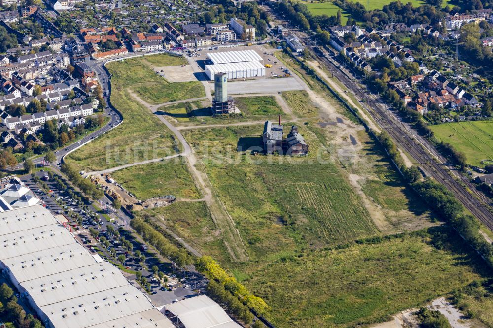 Düsseldorf von oben - Baustelle mit Erschließungs - und Aufschüttungs- Arbeiten zum Neubau des Glasmacherviertel in Düsseldorf im Bundesland Nordrhein-Westfalen, Deutschland