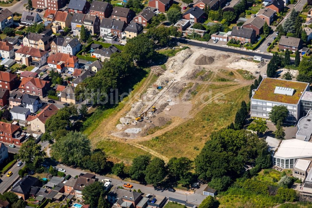 Ahlen aus der Vogelperspektive: Baustelle mit Erschließungs - und Aufschüttungs- Arbeiten zum Neubau einer Wohnsiedlung in Ahlen im Bundesland Nordrhein-Westfalen, Deutschland