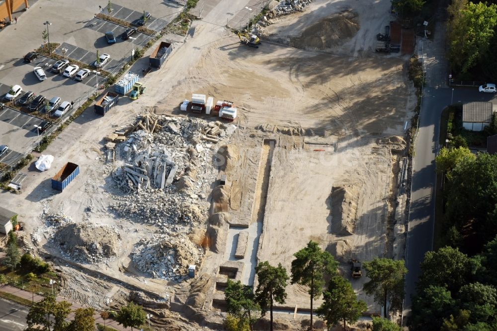 Hohen Neuendorf aus der Vogelperspektive: Baustelle mit Erschließungs - und Aufschüttungs- Arbeiten zur revitalisierung des Fachmarktzentrums HDZ in Hohen Neuendorf im Bundesland Brandenburg