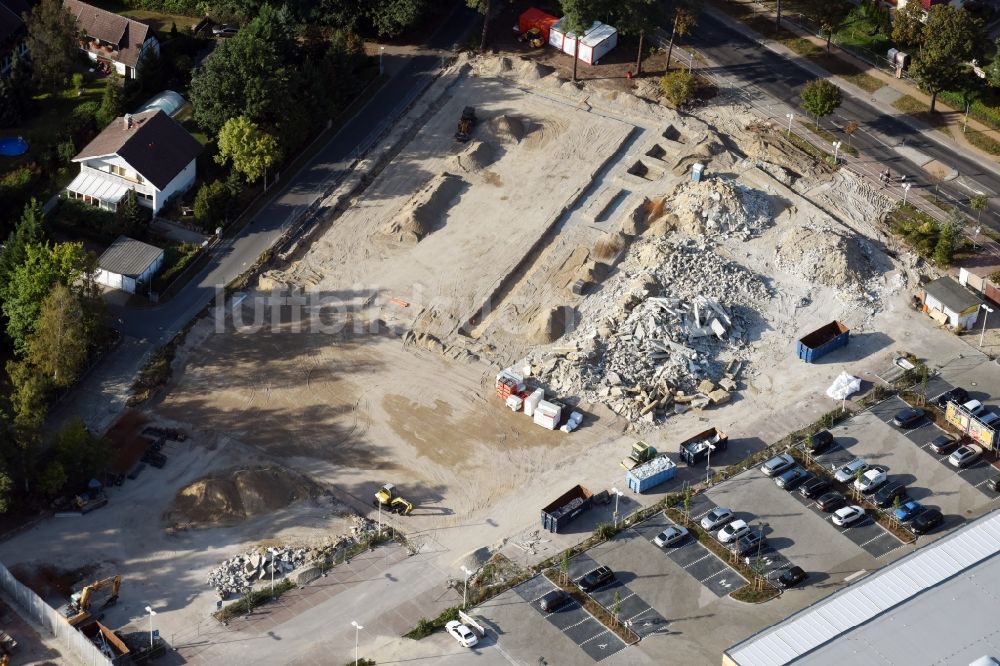 Hohen Neuendorf von oben - Baustelle mit Erschließungs - und Aufschüttungs- Arbeiten zur revitalisierung des Fachmarktzentrums HDZ in Hohen Neuendorf im Bundesland Brandenburg