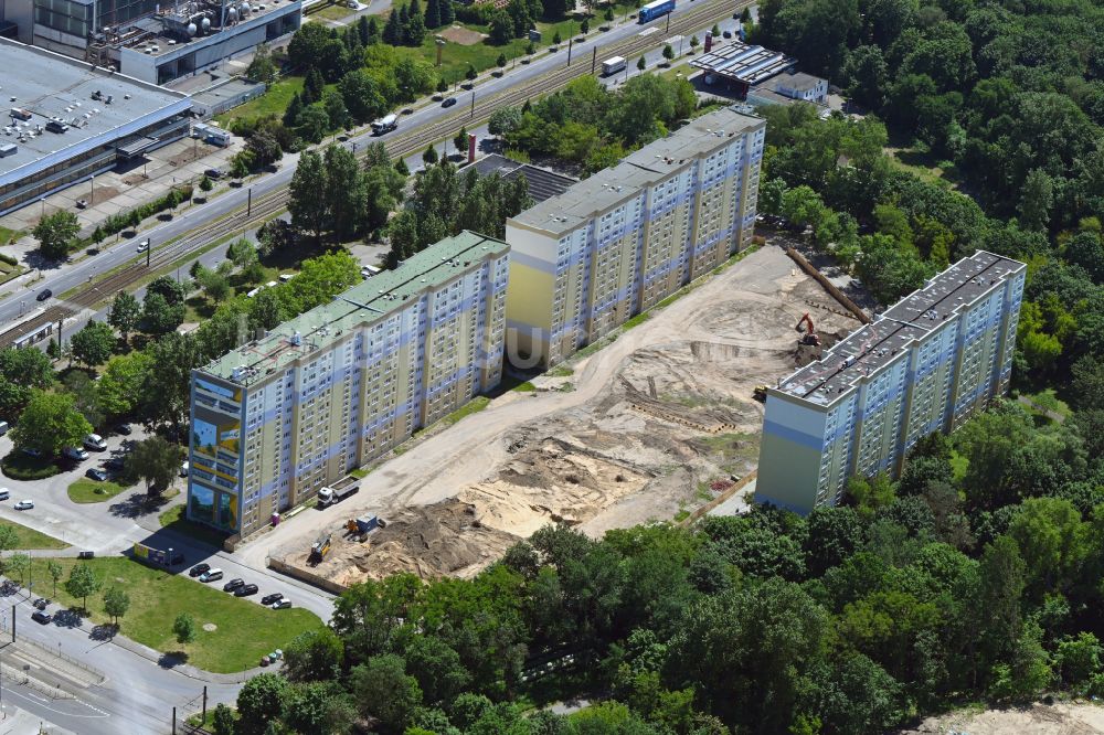 Luftbild Berlin - Baustelle mit Erschließungs-, Grundierungs- und Erdarbeiten mit Aufschüttungen im Ortsteil Friedrichsfelde in Berlin, Deutschland