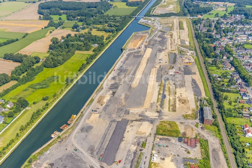 Bergkamen aus der Vogelperspektive: Baustelle mit Erschließungs-, Grundierungs- und Erdarbeiten mit Aufschüttungen Wasserstadt Aden in Bergkamen im Bundesland Nordrhein-Westfalen, Deutschland