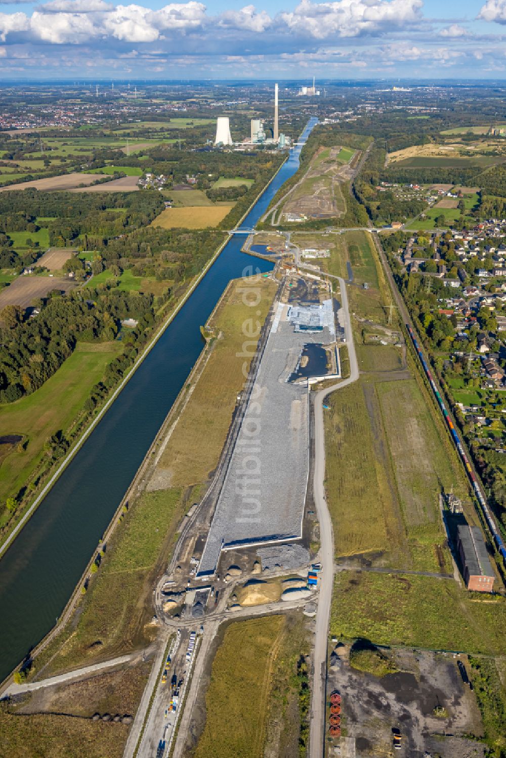 Luftaufnahme Bergkamen - Baustelle mit Erschließungs-, Grundierungs- und Erdarbeiten mit Aufschüttungen Wasserstadt Aden in Bergkamen im Bundesland Nordrhein-Westfalen, Deutschland