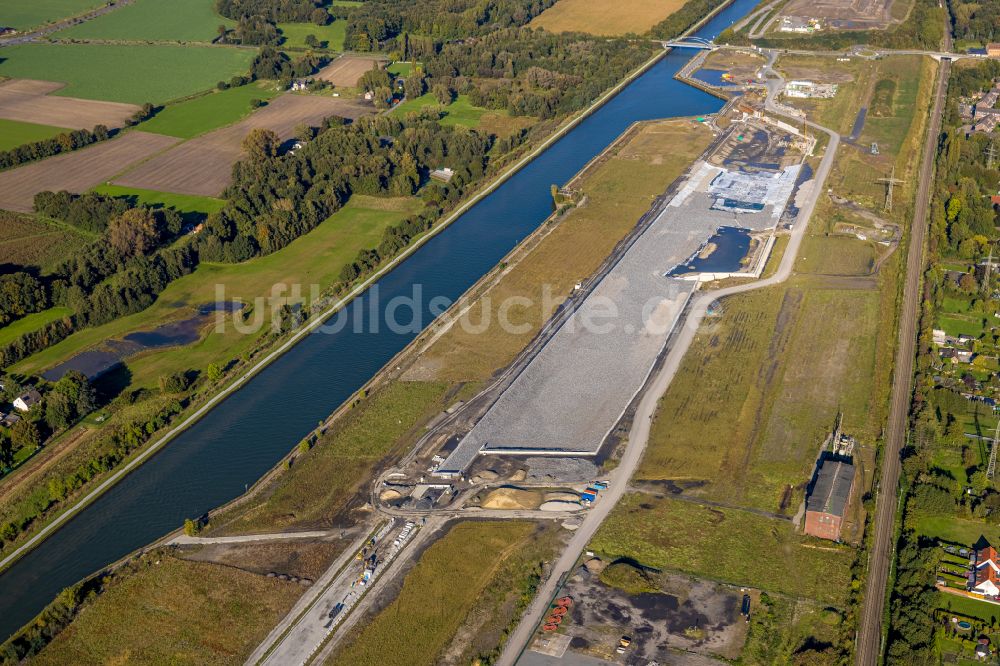 Bergkamen von oben - Baustelle mit Erschließungs-, Grundierungs- und Erdarbeiten mit Aufschüttungen Wasserstadt Aden in Bergkamen im Bundesland Nordrhein-Westfalen, Deutschland