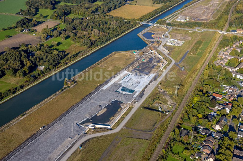 Bergkamen aus der Vogelperspektive: Baustelle mit Erschließungs-, Grundierungs- und Erdarbeiten mit Aufschüttungen Wasserstadt Aden in Bergkamen im Bundesland Nordrhein-Westfalen, Deutschland