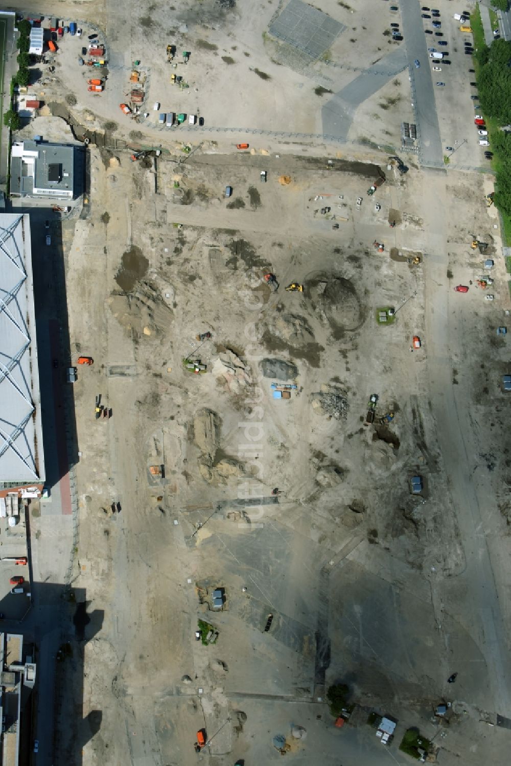 Luftbild Hamburg - Baustelle mit Erschließungs-, Grundierungs- und Erdarbeiten mit Aufschüttungen zum neubau des Springer Quartier zwischen Fuhlenwiete und Axel-Springer-Platz in Hamburg, Deutschland