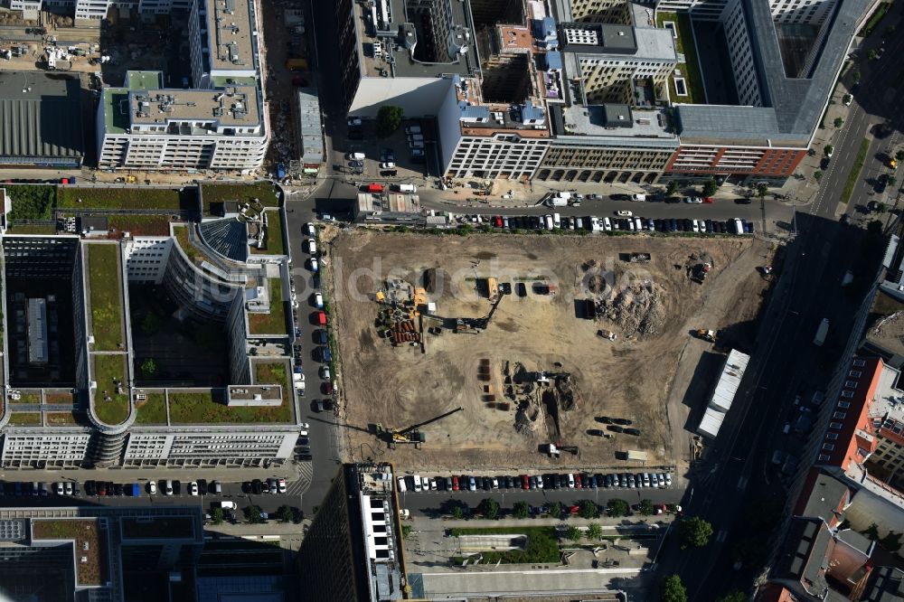 Berlin von oben - Baustelle mit Erschließungs - und Pfahlgründungsarbeiten für die Fundamentplatte des Neubaus Axel Springer Campus - OMA an der Krausenstraße - Schützenstraße in Berlin