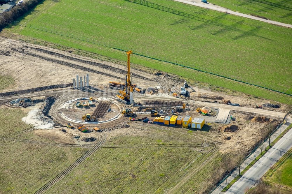 Luftaufnahme Herne - Baustelle mit Erschließungs - und Pfahlgründungsarbeiten für die Fundamentplatte eines Neubaus durch die BAUER Spezialtiefbau GmbH in Herne im Bundesland Nordrhein-Westfalen