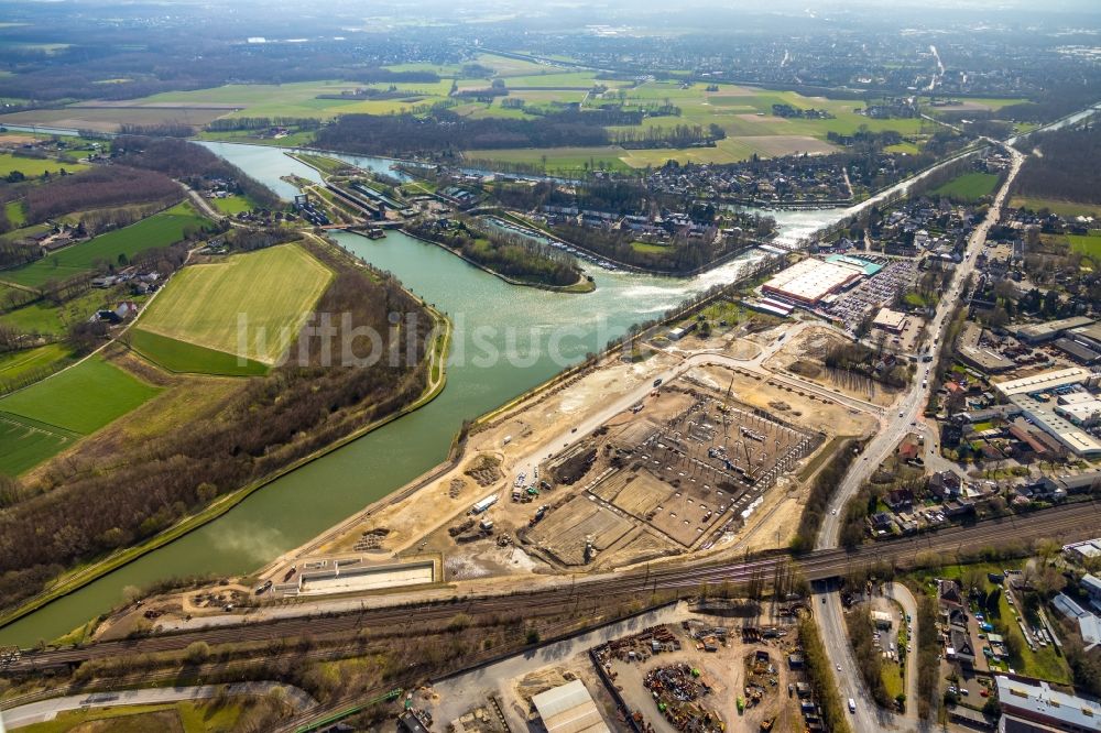 Meckinghoven von oben - Baustelle mit Erschließungs - und Pfahlgründungsarbeiten für die Fundamentplatte eines Neubaus entlang der Castroper straße in Meckinghoven im Bundesland Nordrhein-Westfalen, Deutschland