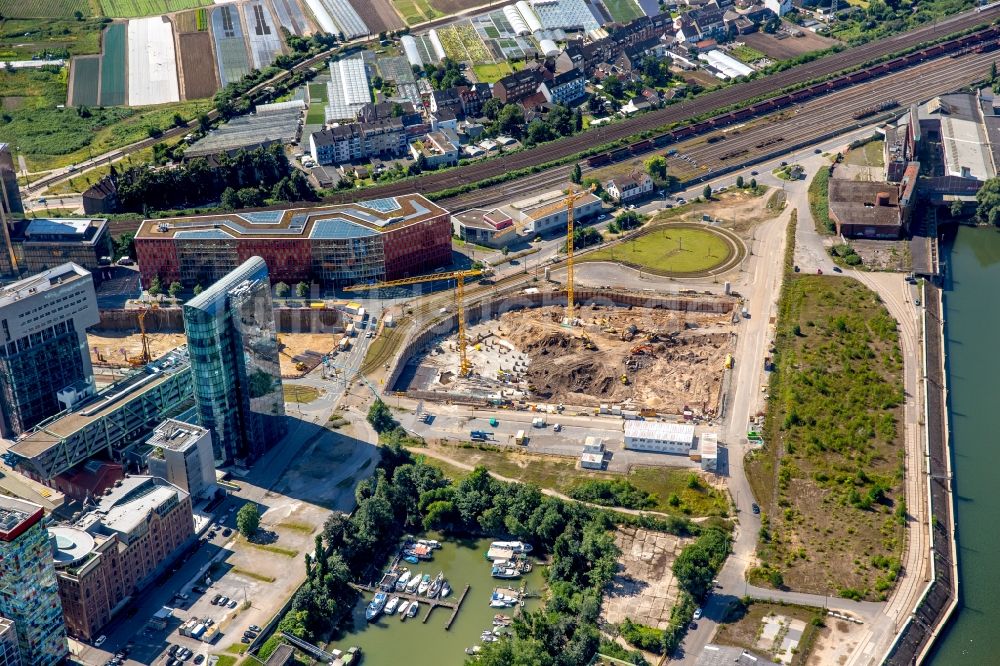 Luftbild Düsseldorf - Baustelle mit Erschließungs - und Pfahlgründungsarbeiten für die Fundamentplatte eines Neubaus des Geschäfts- und Bürohauses FLOAT in Düsseldorf im Bundesland Nordrhein-Westfalen