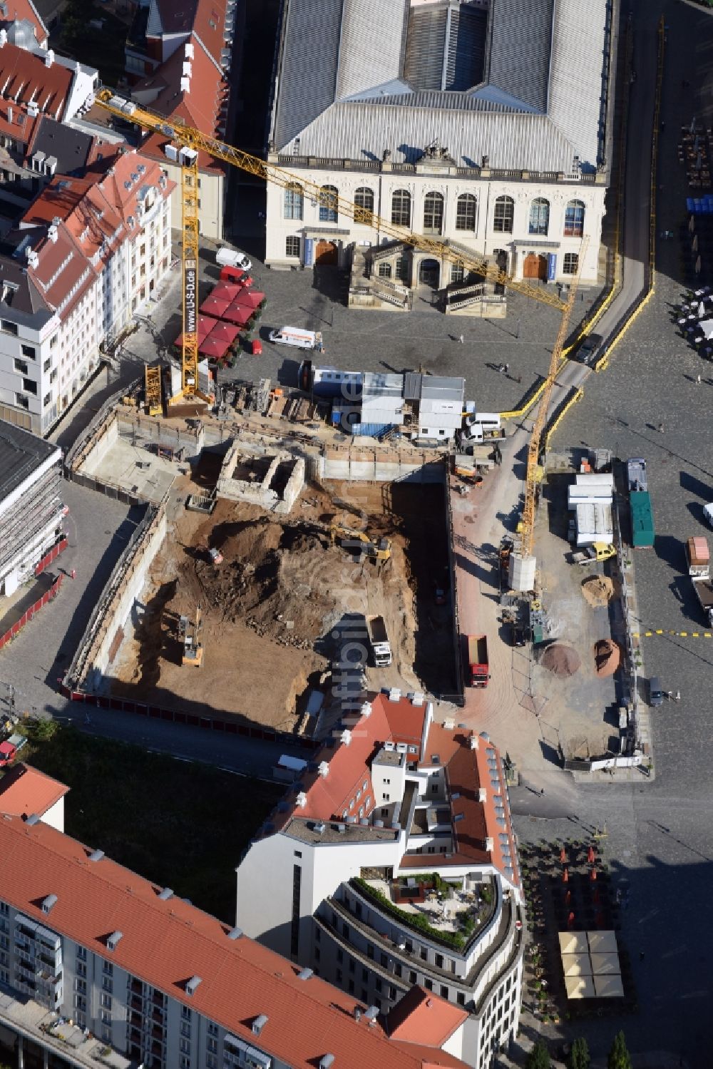 Luftbild Dresden - Baustelle mit Erschließungs - und Pfahlgründungsarbeiten für die Fundamentplatte des Neubaus Neumarkt - Palais der USD Immobilien GmbH in Dresden im Bundesland Sachsen