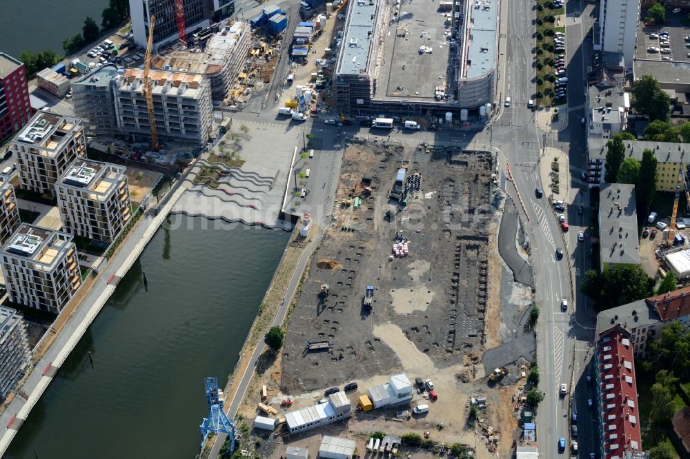 Luftbild Offenbach am Main - Baustelle mit Erschließungs - und Pfahlgründungsarbeiten für die Fundamentplatte eines Neubaus am Nordring - Hafen in Offenbach am Main im Bundesland Hessen