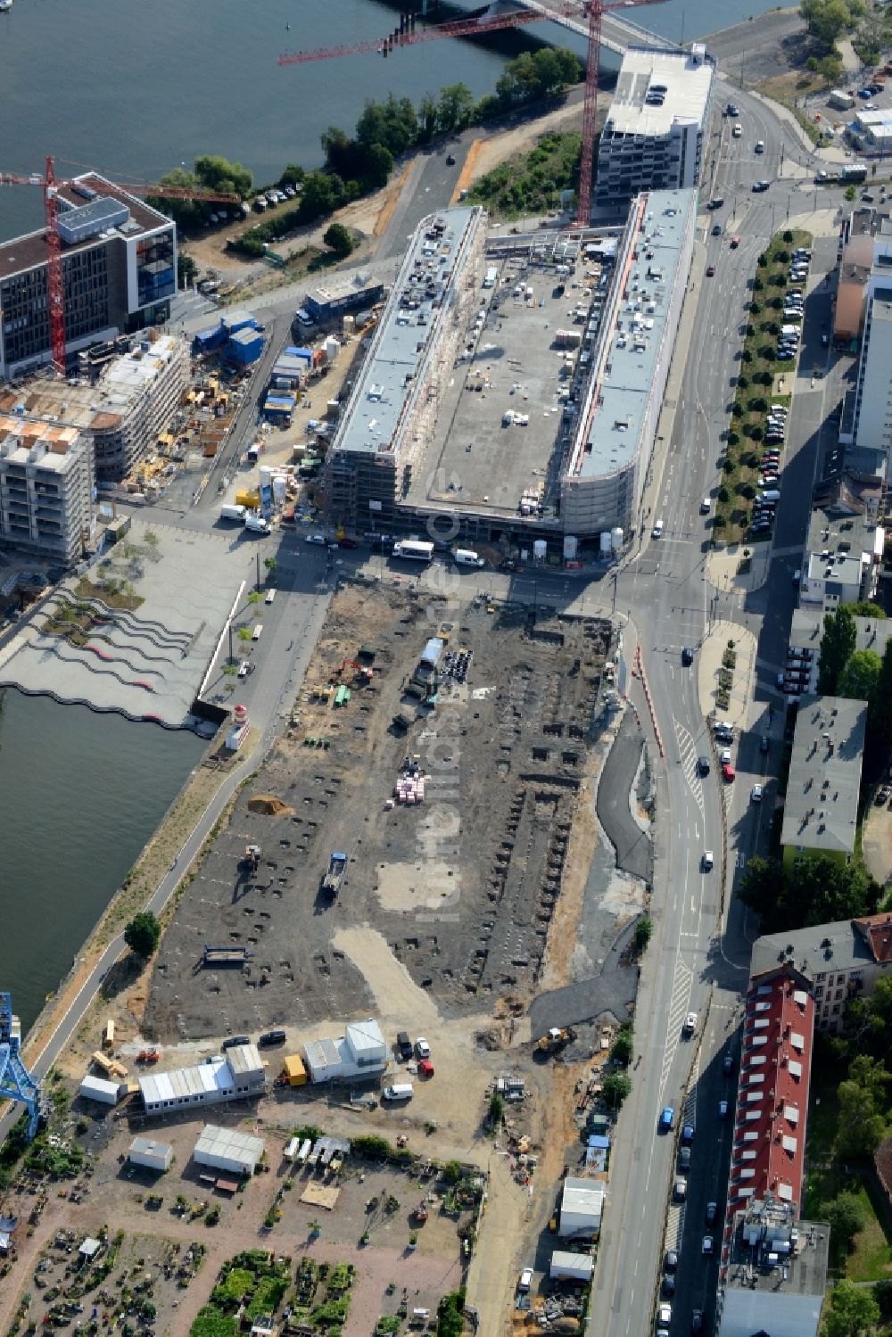 Luftaufnahme Offenbach am Main - Baustelle mit Erschließungs - und Pfahlgründungsarbeiten für die Fundamentplatte eines Neubaus am Nordring - Hafen in Offenbach am Main im Bundesland Hessen