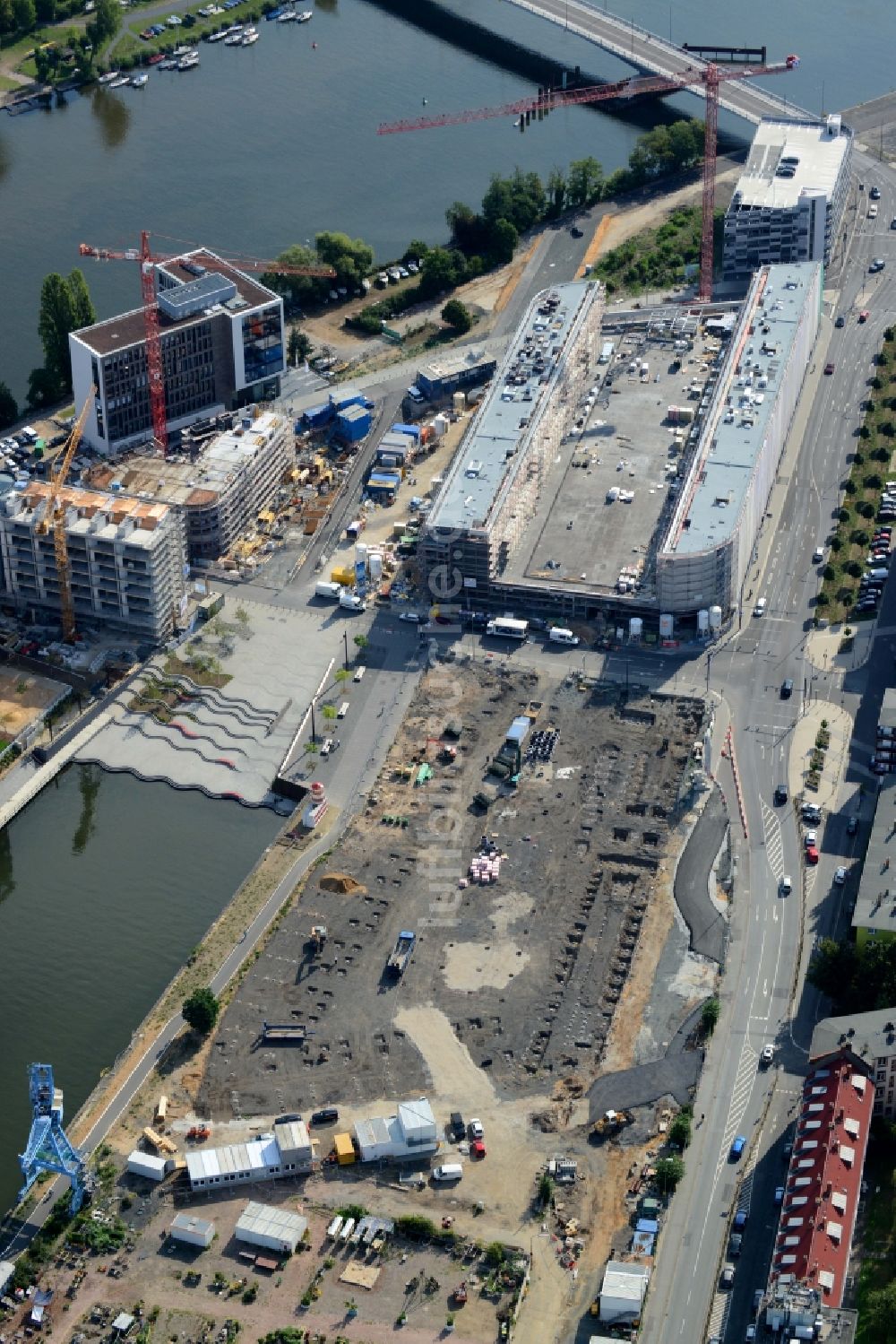 Offenbach am Main von oben - Baustelle mit Erschließungs - und Pfahlgründungsarbeiten für die Fundamentplatte eines Neubaus am Nordring - Hafen in Offenbach am Main im Bundesland Hessen