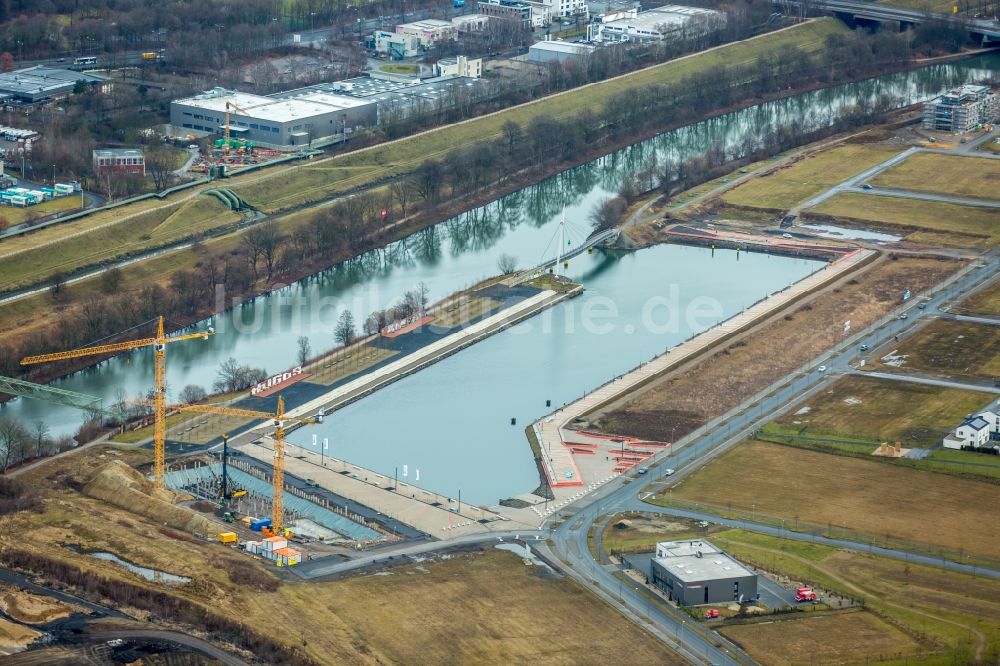 Gelsenkirchen aus der Vogelperspektive: Baustelle mit Erschließungs - und Pfahlgründungsarbeiten für die Fundamentplatte eines Neubaus der Stölting Service Group GmbH an der Johannes-Rau-Allee im Ortsteil Bismarck in Gelsenkirchen im Bundesland Nordrhein-Westfalen