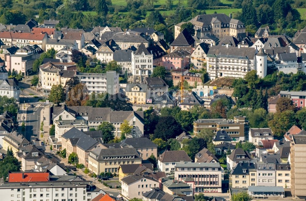 Arnsberg von oben - Baustelle mit Erschließungs - und Pfahlgründungsarbeiten für die Fundamentplatte eines Neubaus und Umbaus des Sauerland-Museum in Arnsberg im Bundesland Nordrhein-Westfalen, Deutschland