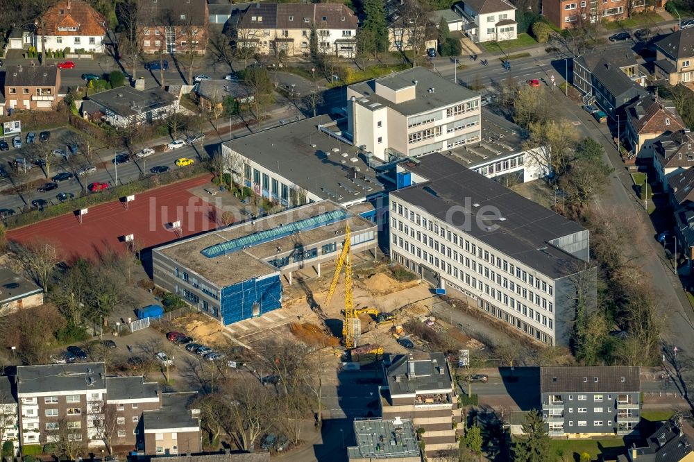 Luftbild Dinslaken - Baustelle für eine Erweiterung des Gebäudekomplex der Ernst-Barlach-Gesamtschule entlang der Scharnhorststraße in Dinslaken im Bundesland Nordrhein-Westfalen - NRW, Deutschland