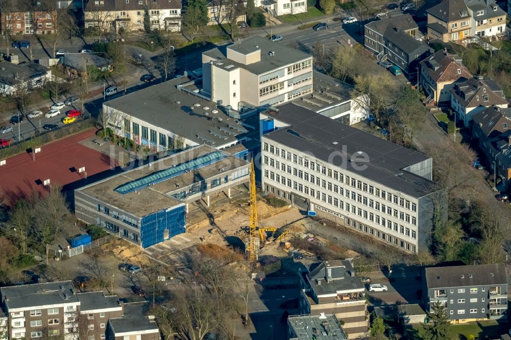 Luftbild Dinslaken - Baustelle für eine Erweiterung des Gebäudekomplex der Ernst-Barlach-Gesamtschule entlang der Scharnhorststraße in Dinslaken im Bundesland Nordrhein-Westfalen - NRW, Deutschland