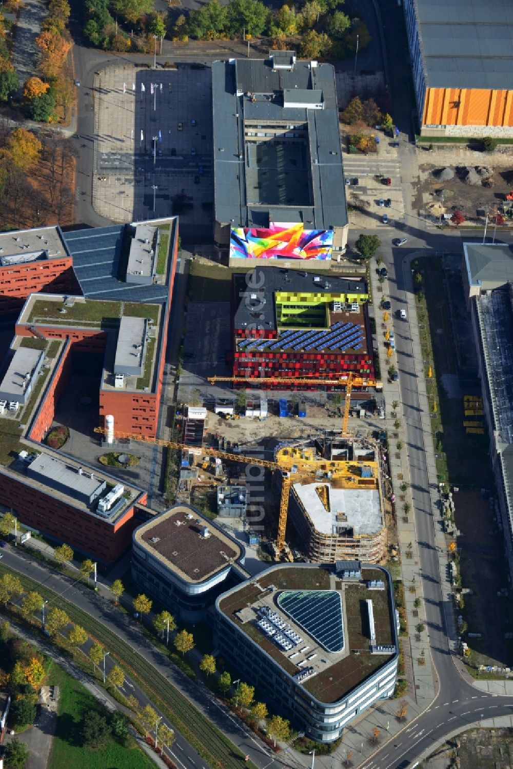 Leipzig von oben - Baustelle Erweiterungsbau Frauenhofer Institut an der BIO CITY LEIPZIG am Areal des Alten Messegelände Leipzig im Bundesland Sachsen