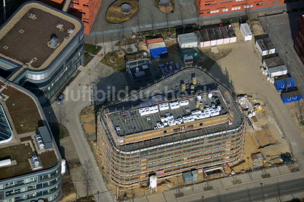 Luftbild Leipzig - Baustelle Erweiterungsbau Frauenhofer Institut an der BIO CITY LEIPZIG am Areal des Alten Messegelände Leipzig im Bundesland Sachsen