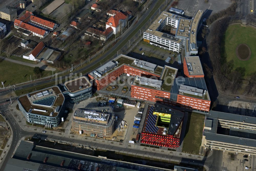 Leipzig aus der Vogelperspektive: Baustelle Erweiterungsbau Frauenhofer Institut an der BIO CITY LEIPZIG am Areal des Alten Messegelände Leipzig im Bundesland Sachsen