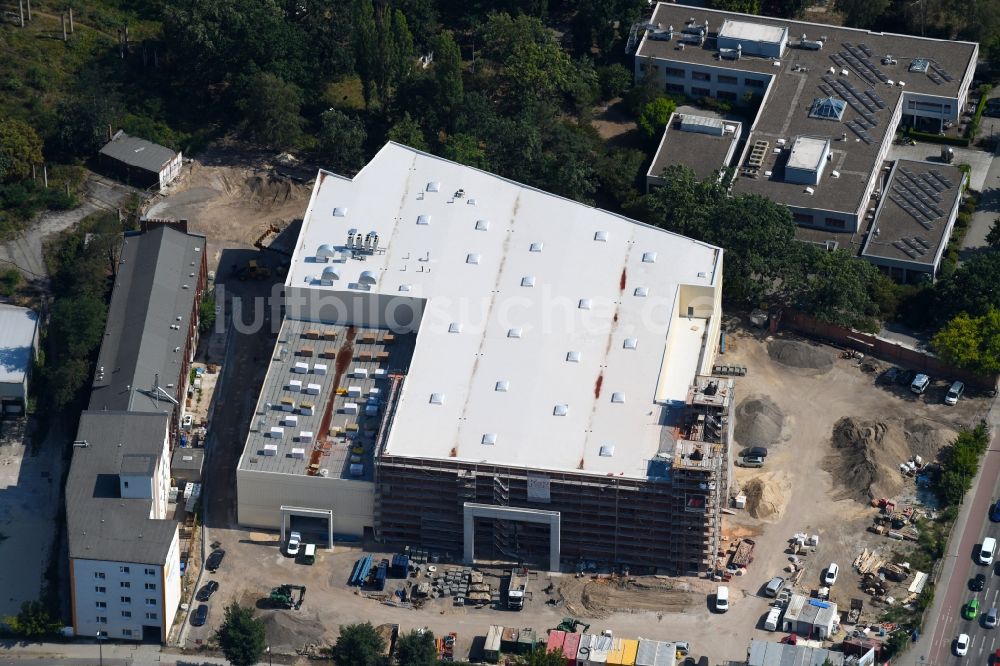 Luftbild Berlin - Baustelle am Fabrikgebäude der ehemaligen Bärensiegel Brennerei in Berlin