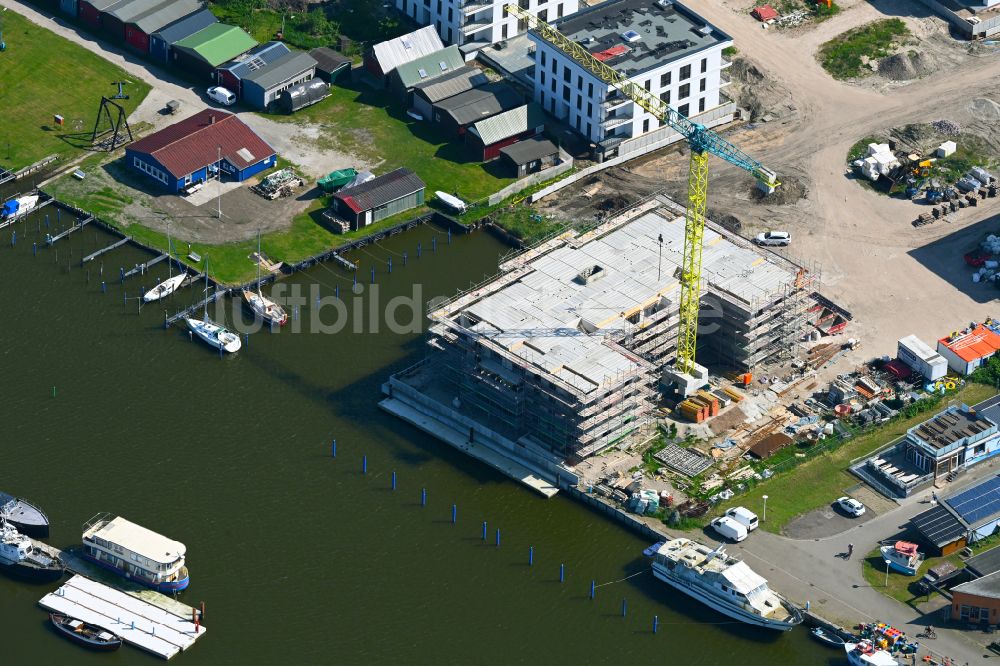 Barth von oben - Baustelle der Ferienhaus Anlage im Yachthafen am Ufer des Barther Bodden in Barth im Bundesland Mecklenburg-Vorpommern, Deutschland