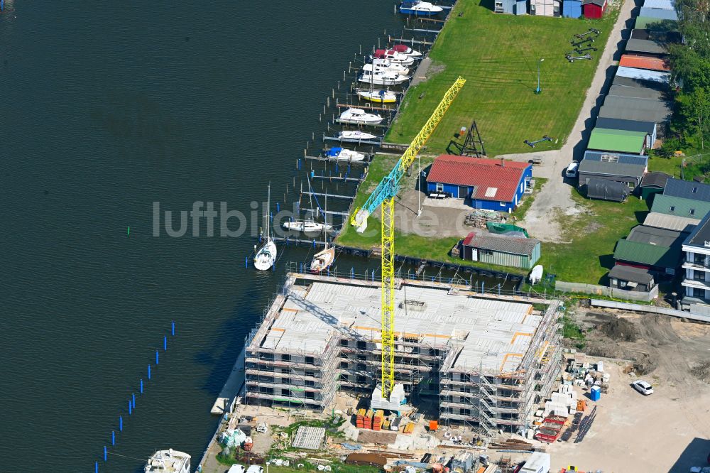 Luftaufnahme Barth - Baustelle der Ferienhaus Anlage im Yachthafen am Ufer des Barther Bodden in Barth im Bundesland Mecklenburg-Vorpommern, Deutschland