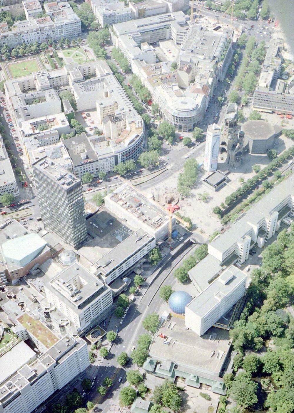 Berlin - Charlottenburg aus der Vogelperspektive: Baustelle der Firma STREIF-Baulogistik am Europacenter in Berlin - Charlottenburg.