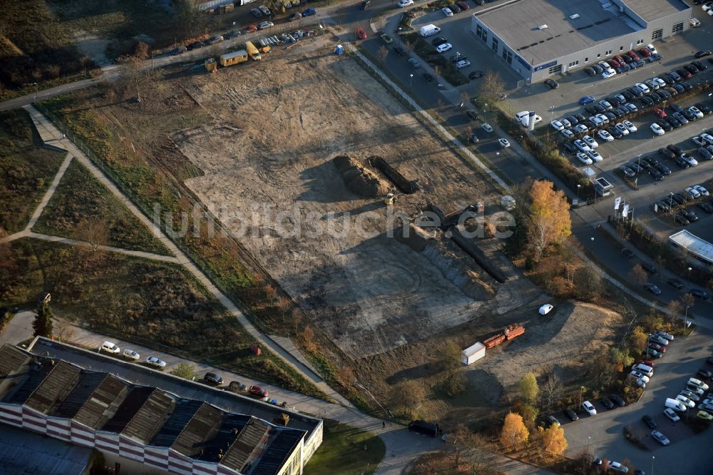 Berlin von oben - Baustelle Flüchtlingsheim- und Asylunterkunfts- Gebäude Dingolfinger Straße - Walsheimer Straße in Berlin Marzahn-Hellersdorf