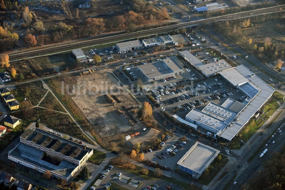 Luftbild Berlin - Baustelle Flüchtlingsheim- und Asylunterkunfts- Gebäude Dingolfinger Straße - Walsheimer Straße in Berlin Marzahn-Hellersdorf