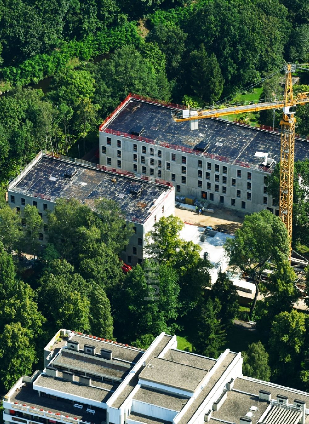 Luftbild Berlin - Baustelle Flüchtlingsheim- und Asylunterkunfts- Gebäude an der Leonorenstraße im Ortsteil Lankwitz in Berlin, Deutschland