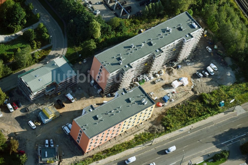 Leipzig von oben - Baustelle Flüchtlingsheim- und Asylunterkunfts- Gebäude der LESG Gesellschaft der Stadt Leipzig zur Erschließung, Entwicklung und Sanierung von Baugebieten mbH an der Arno-Nitzsche-Straße im Ortsteil Connewitz in Leipzig im Bundesland Sachsen