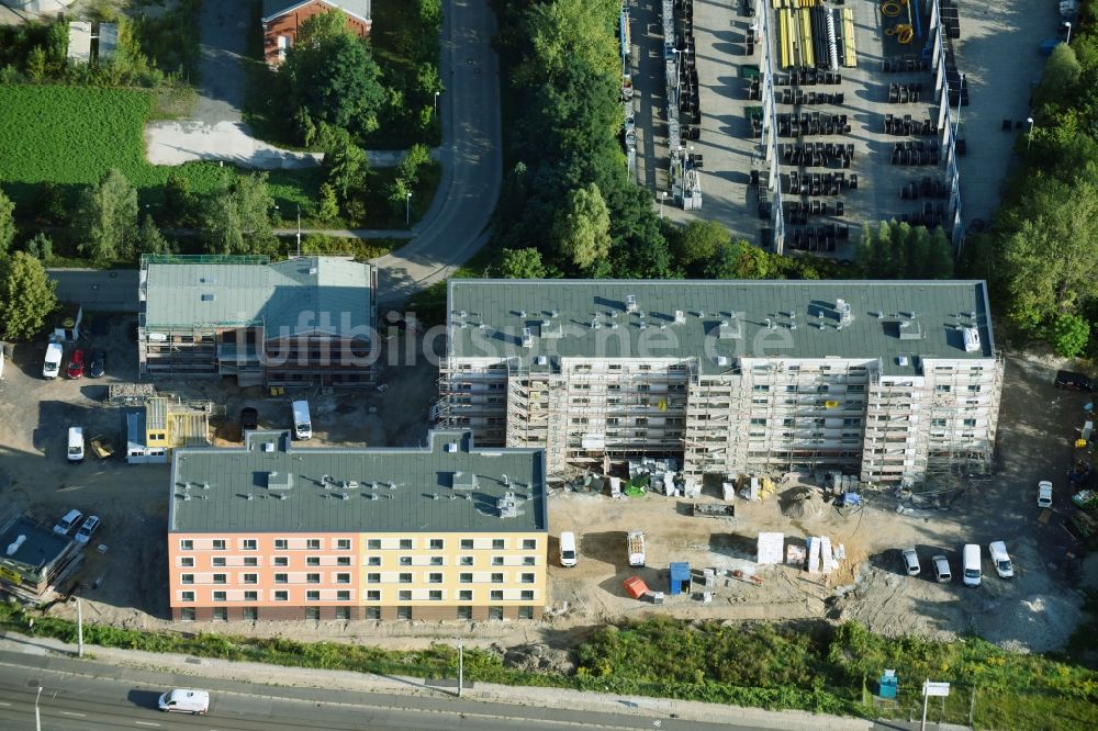 Luftbild Leipzig - Baustelle Flüchtlingsheim- und Asylunterkunfts- Gebäude der LESG Gesellschaft der Stadt Leipzig zur Erschließung, Entwicklung und Sanierung von Baugebieten mbH an der Arno-Nitzsche-Straße im Ortsteil Connewitz in Leipzig im Bundesland Sachsen