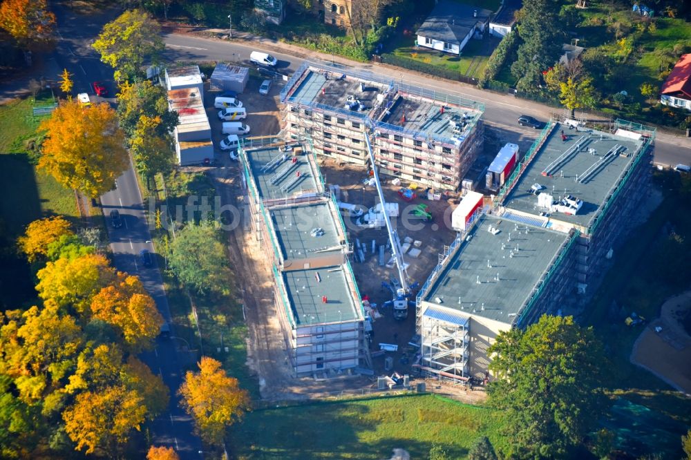 Luftbild Berlin - Baustelle Flüchtlingsheim- und Asylunterkunfts- Gebäude Späthstraße Ecke Chris-Gueffroy-Allee in Berlin, Deutschland