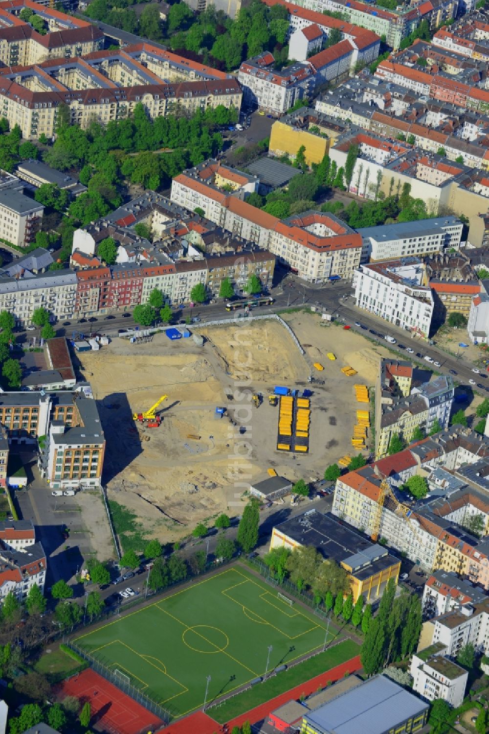 Luftaufnahme Berlin - Baustelle Freudenberg- Areal im Wohngebiet an der Boxhagener Straße in Berlin Friedrichshain