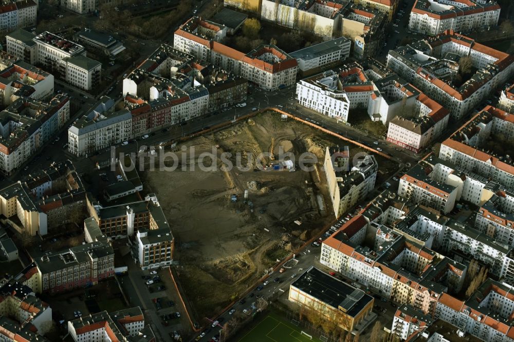 Luftaufnahme Berlin - Baustelle Freudenberg- Areal im Wohngebiet an der Boxhagener Straße in Berlin Friedrichshain