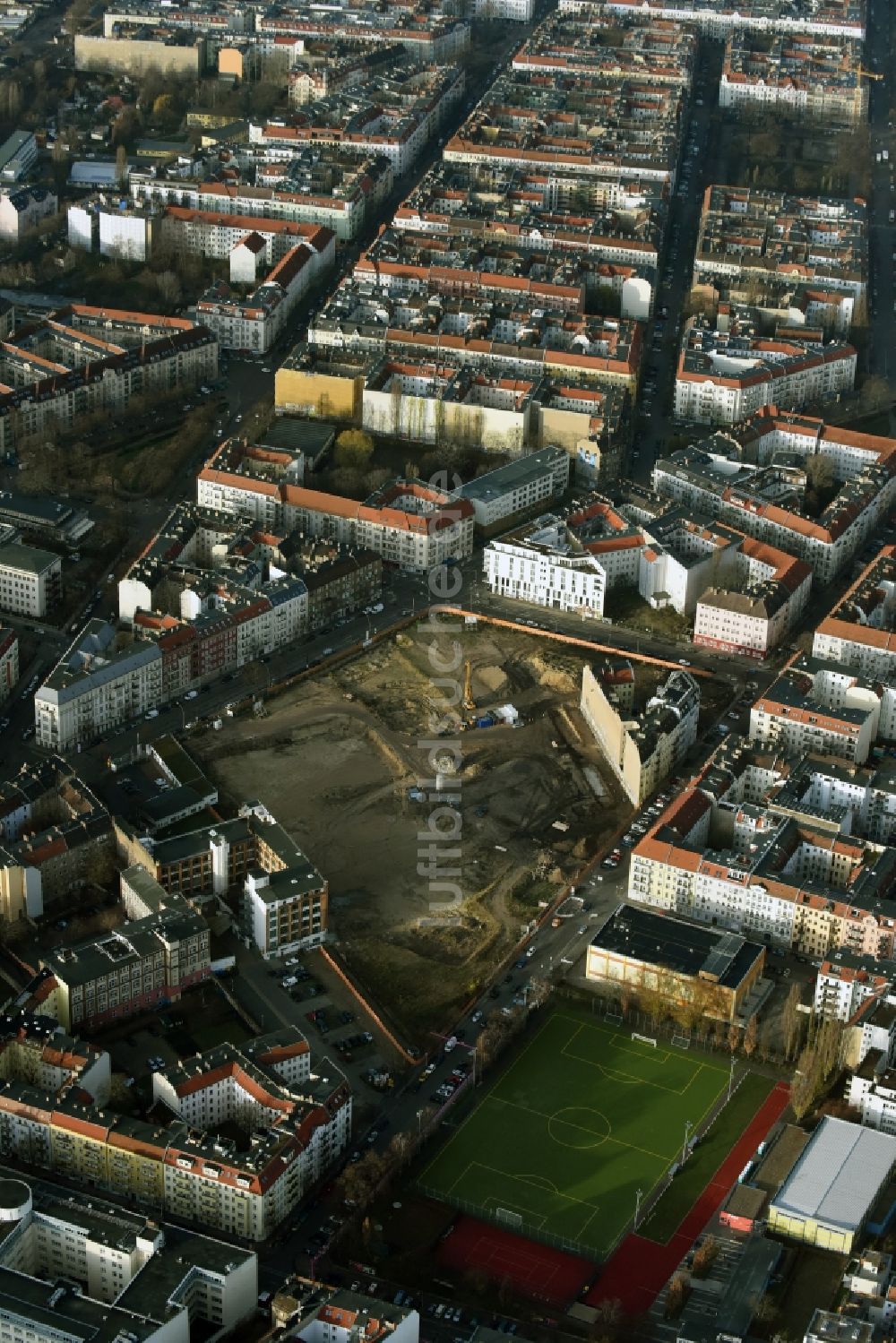 Berlin von oben - Baustelle Freudenberg- Areal im Wohngebiet an der Boxhagener Straße in Berlin Friedrichshain