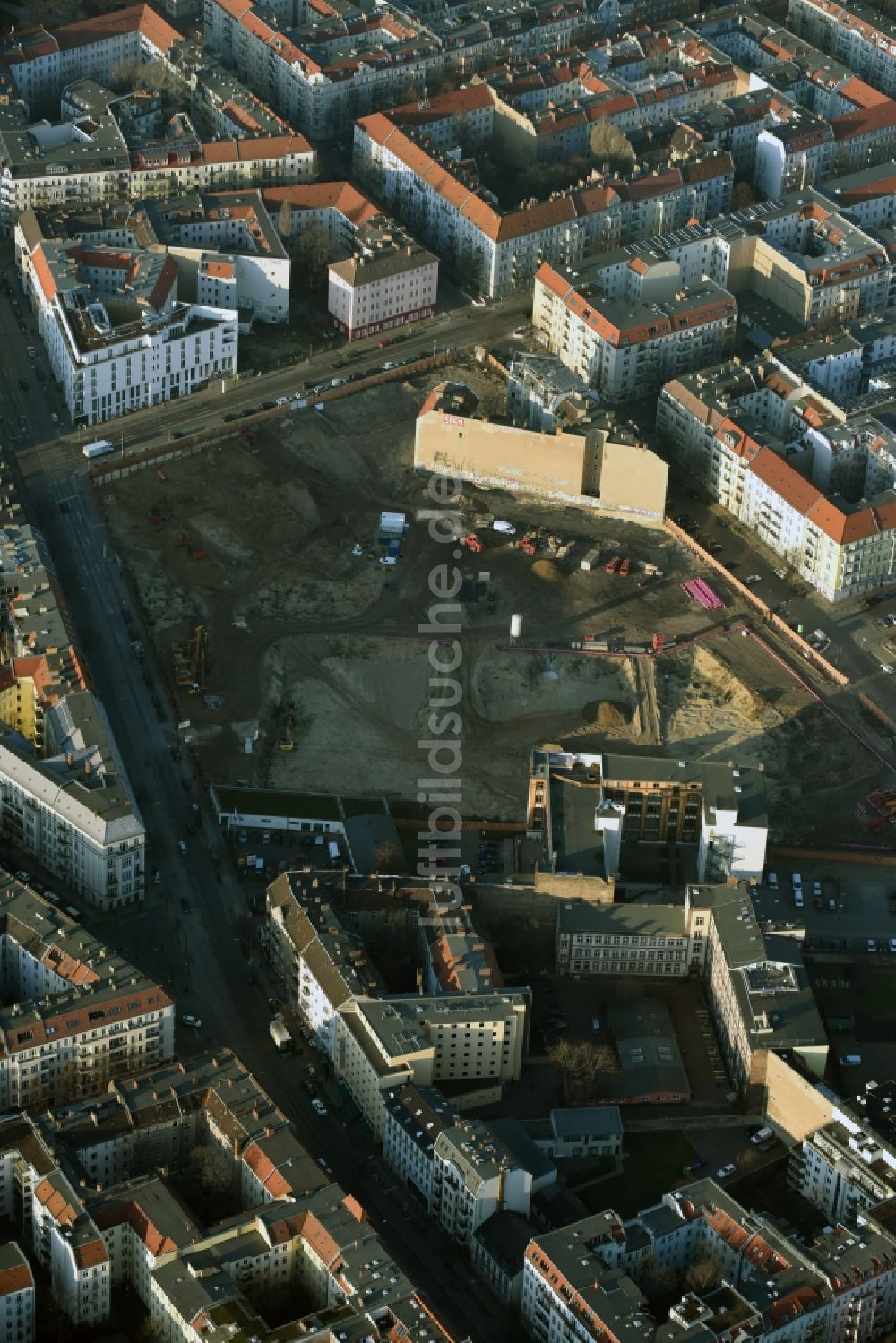 Luftaufnahme Berlin - Baustelle Freudenberg- Areal im Wohngebiet an der Boxhagener Straße in Berlin Friedrichshain