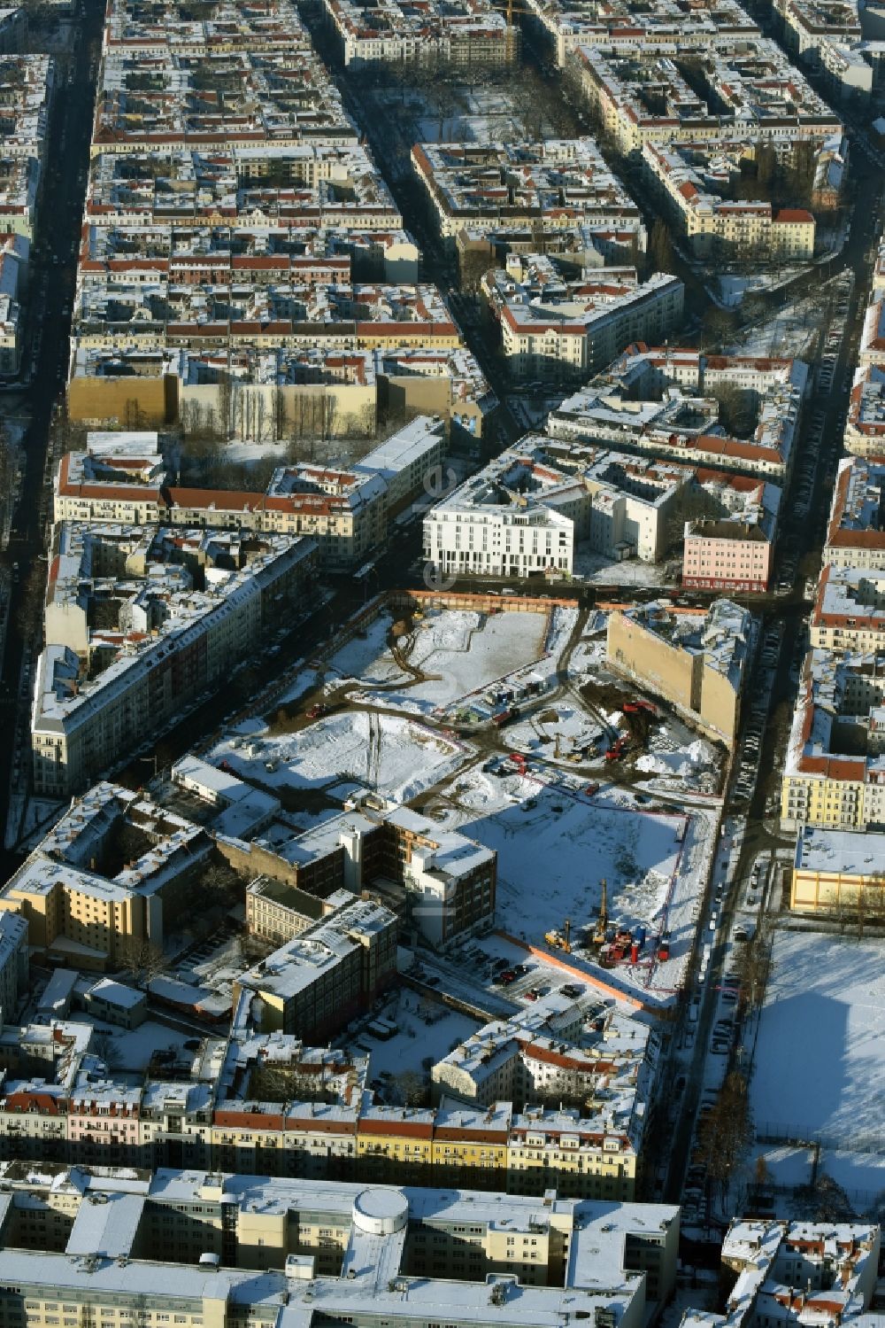 Berlin von oben - Baustelle Freudenberg- Areal im Wohngebiet an der Boxhagener Straße in Berlin Friedrichshain